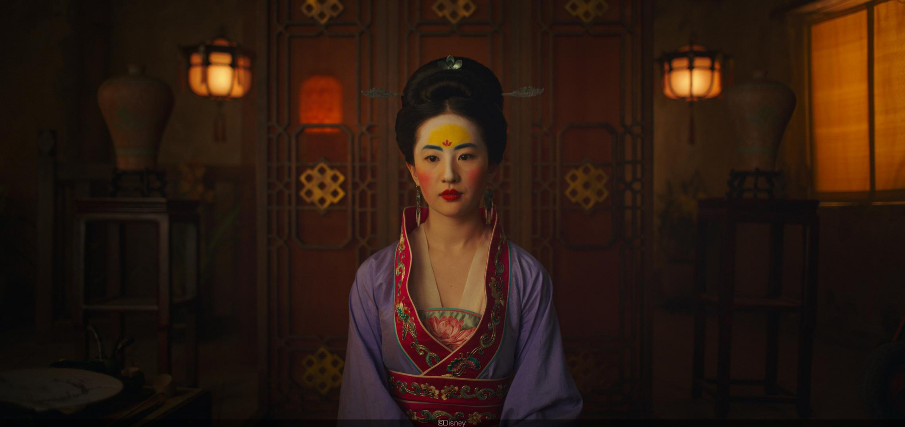 Poster Mulan của Lưu Diệc Phi bị mỉa mai không thương tiếc ở quê nhà