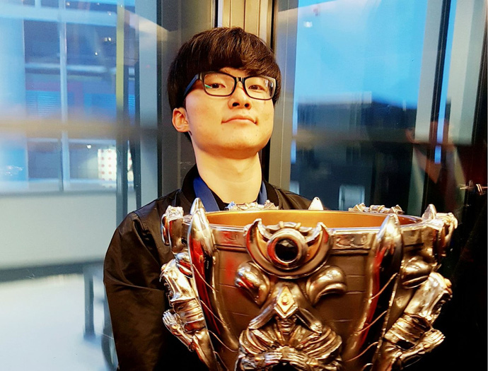 LMHT: HLV Kim hé lộ rằng Faker dần mất đi động lực để thi đấu, nguyên dân là do đâu?