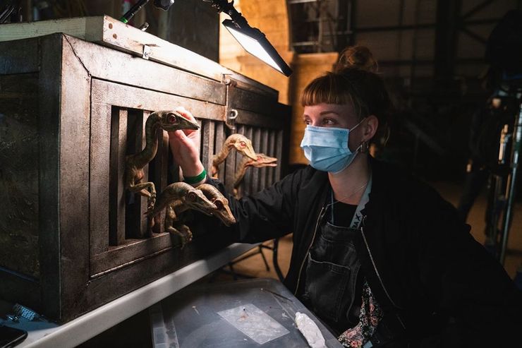 Jurassic World: Dominion hé lộ ảnh hậu trường sau khi  tạm ngưng sản xuất vì COVID-19