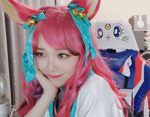 Tập tành cosplay Ahri, nữ thần Candice lại khiến fan chết mệt với style cưa sừng làm nghé trên stream - Ảnh 3.