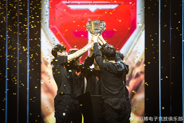 LMHT: Chung kết LPL quá khốc liệt khiến cộng đồng thế giới cho rằng "TES vô địch CKTG 2020 rồi"