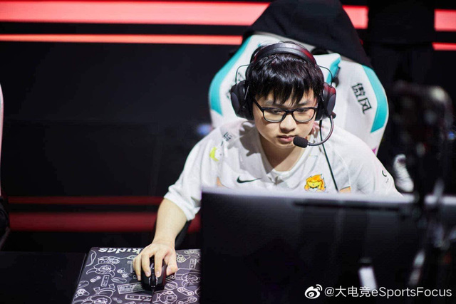 LMHT: Game thủ Việt phát hiện SofM chỉ dùng lót chuột 229k để cùng Suning đi đến CKTG 2020