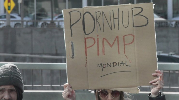 Pornhub bị cáo buộc về việc kiếm tiền từ cưỡng hiếp và buôn bán tình dục.