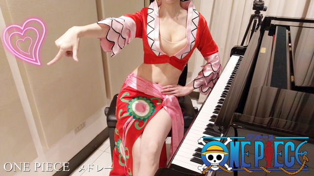Có quá ít người xem, nữ nghệ sĩ Piano quyết định cosplay thành Boa Hancock để thu hút thêm người hâm mộ
