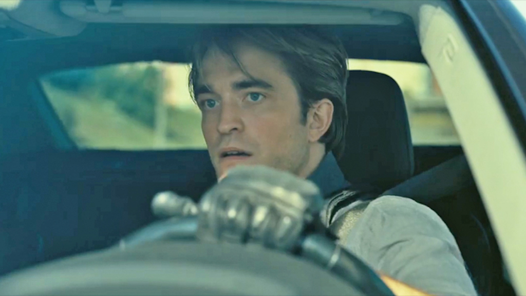 [Góc hài hước] Bàn luận kịch bản Tenet với Christopher Nolan, Robert Pattison tuột cả đường huyết