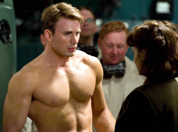 "Captain" Chris Evans lộ  hình 18+ lên twitter, tài tử Hulk và dàn sao Hollywood tranh cãi nảy lửa