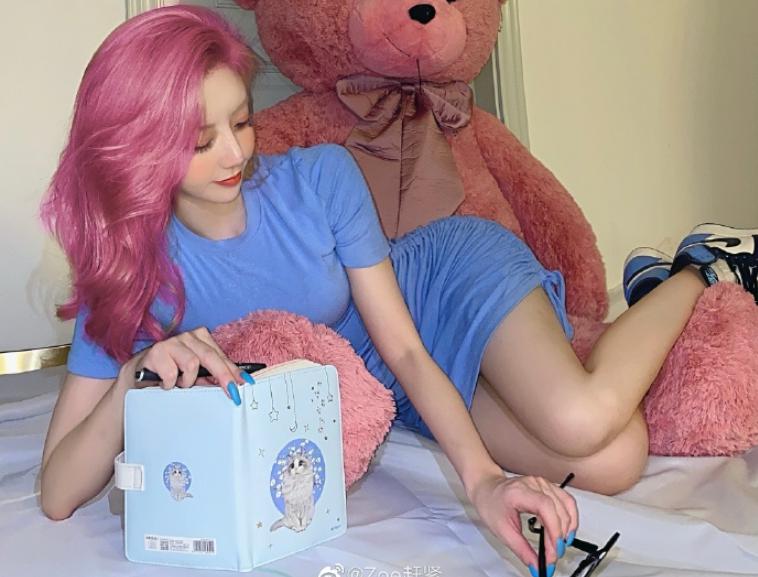 LMHT: Coser Zoe đốn tim người xem khi cosplay nữ tướng Seraphine khiến ai cũng muốn mlem mlem