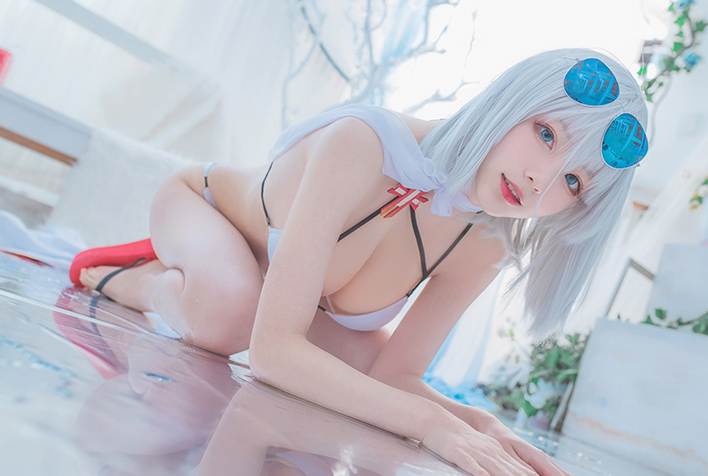 Bỏng mắt với loạt ảnh cosplay Azur Lane - Tưởng không lộ nhưng lại lộ nhiều không tưởng!