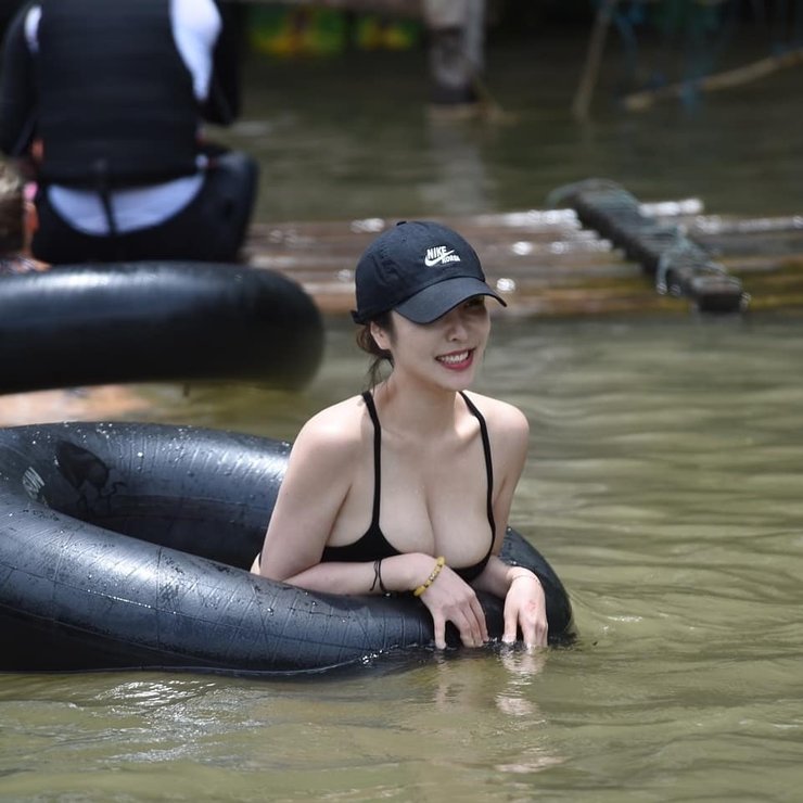 Streamer với "tâm hồn" to đến mức gần như nhấn chìm cả phao, khiến người xem không thể rời mắt