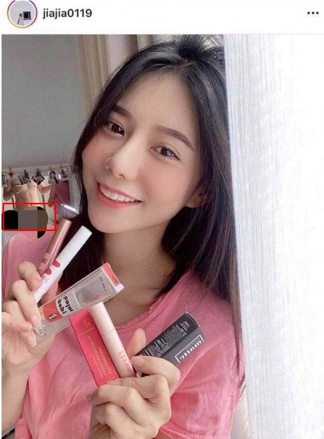 Đăng bức ảnh selfie, nữ streamer vô tình hé lộ bạn trai đang khoả thân trong gương