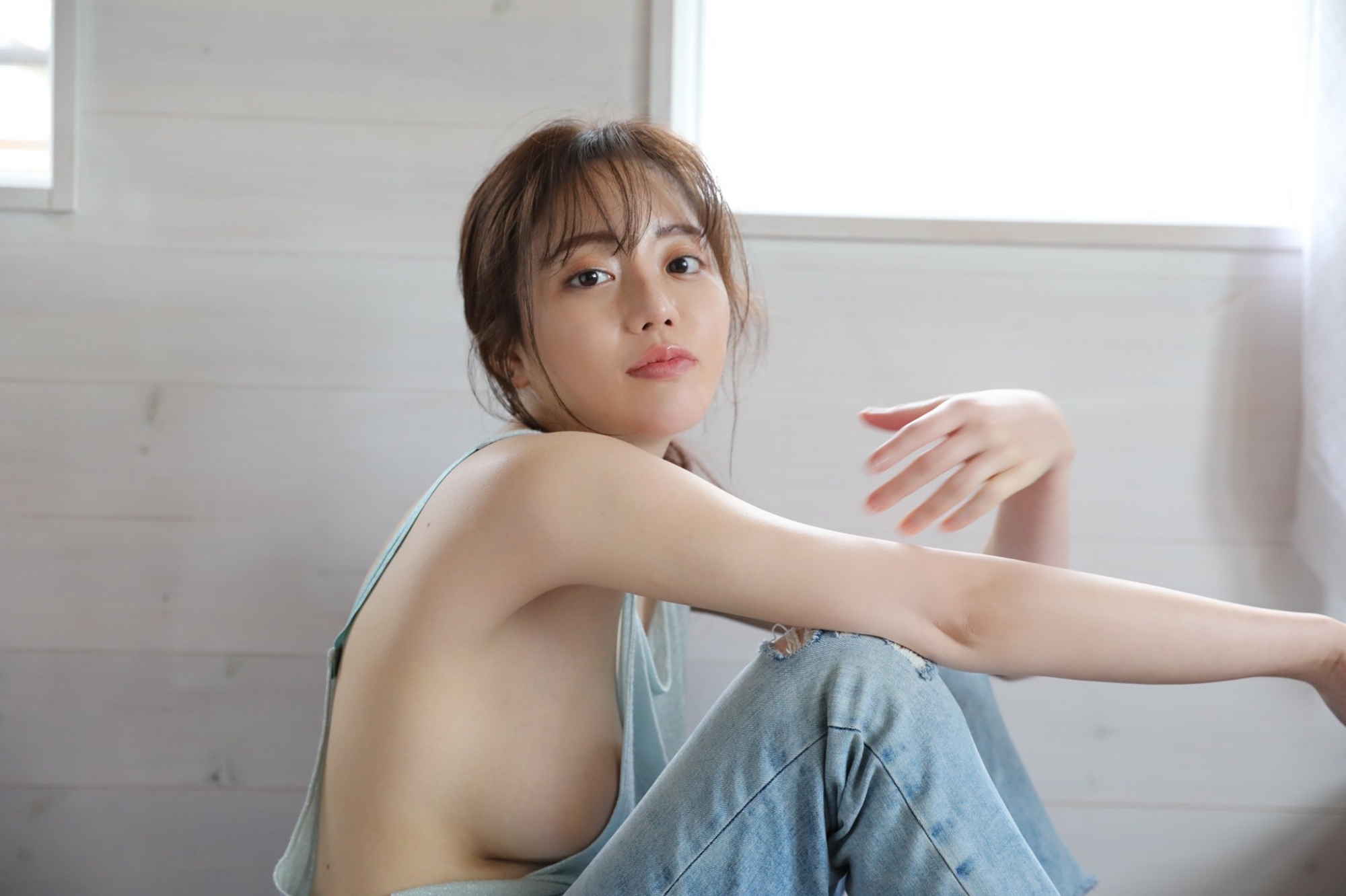 Nữ Youtuber làm video Mukbang nhưng lại được Playboy mời chụp ảnh vì quá xinh đẹp