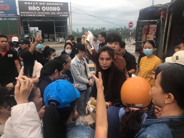 "Sức chịu đựng con người có giới thiệu" là gì mà sao lại trở thành trend cực hot trên MXH như thế?