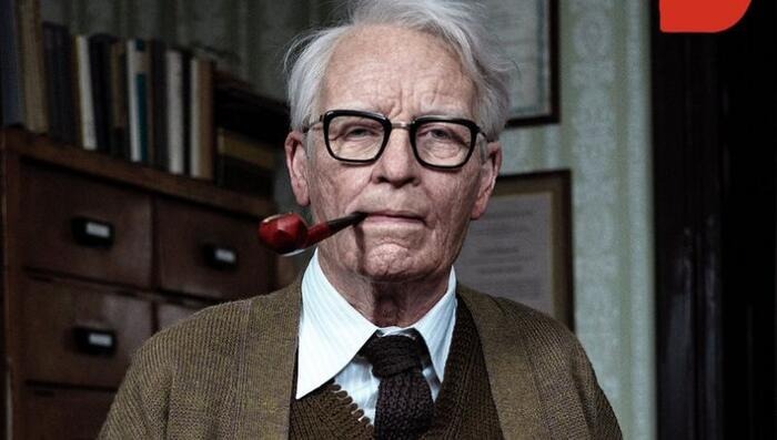 Những màn "chuyển giới" khiến đấng mày râu "hú hồn" của các mỹ nhân Hollywood