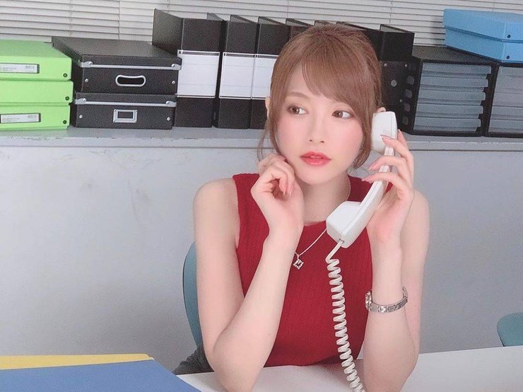 Rich Girl Theo đuổi ước mơ của mình là một nữ diễn viên JAV trong khi lấy bằng đại học.