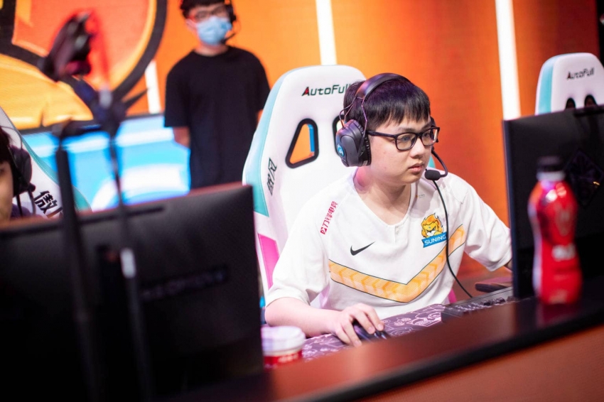 SOFM là ai mà đang trở thành hiện tượng thần rừng trong CKTG 2020