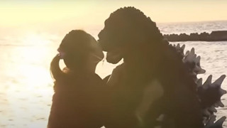 Chuyện Nhật như đùa: Bé gái 13 tuổi yêu…Godzilla, hẹn hò đầy “mặn nồng” với quái vật