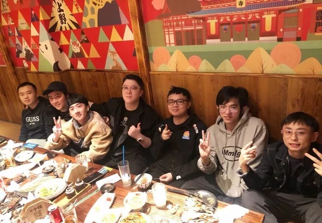 LMHT: SofM bất ngờ đi du lịch với các thành viên Snake Esports nhưng lại....cắm net là chính