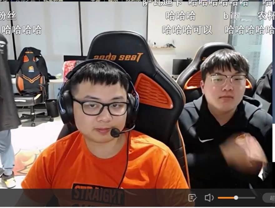 LMHT: Cộng đồng phát hiện SofM và Bin là "thánh đi trễ", mà lại còn ở cùng phòng với nhau nữa chứ