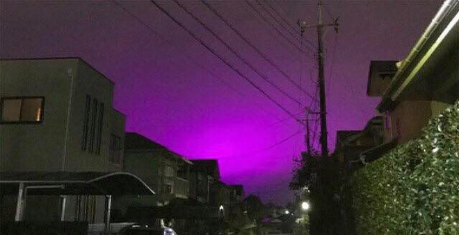 Bí mật đằng sau bầu trời màu tím như trong phim kinh dị ở Nhật