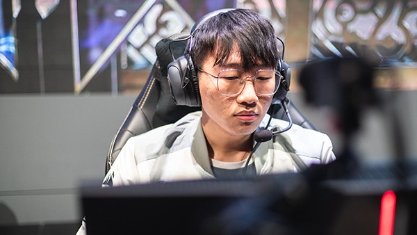 LMHT: Từ MVP của CKTG 2018, Ning giờ đây đứng trước nguy cơ không có bến đỗ cho mùa giải 2021