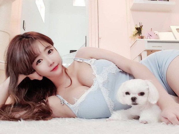 Streamer sexy với vòng 1 khủng với nội dung không đặc sắc nhưng vẫn kiếm 4 tỷ VNĐ một tháng