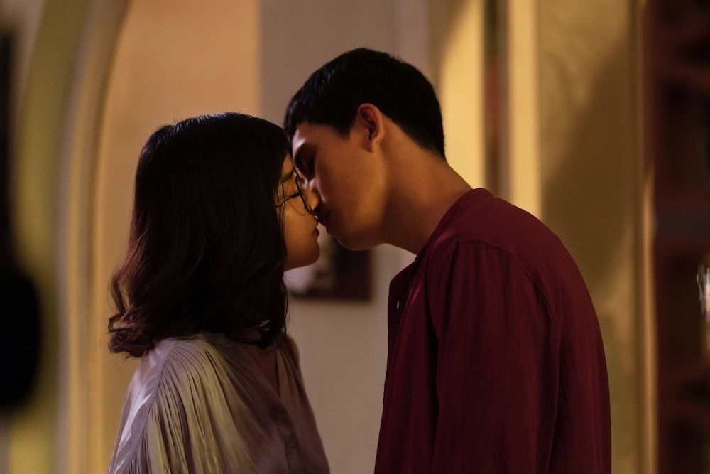 Review "Người cần quên phải nhớ": Bản tình ca đa sắc của phòng vé mùa Giáng sinh