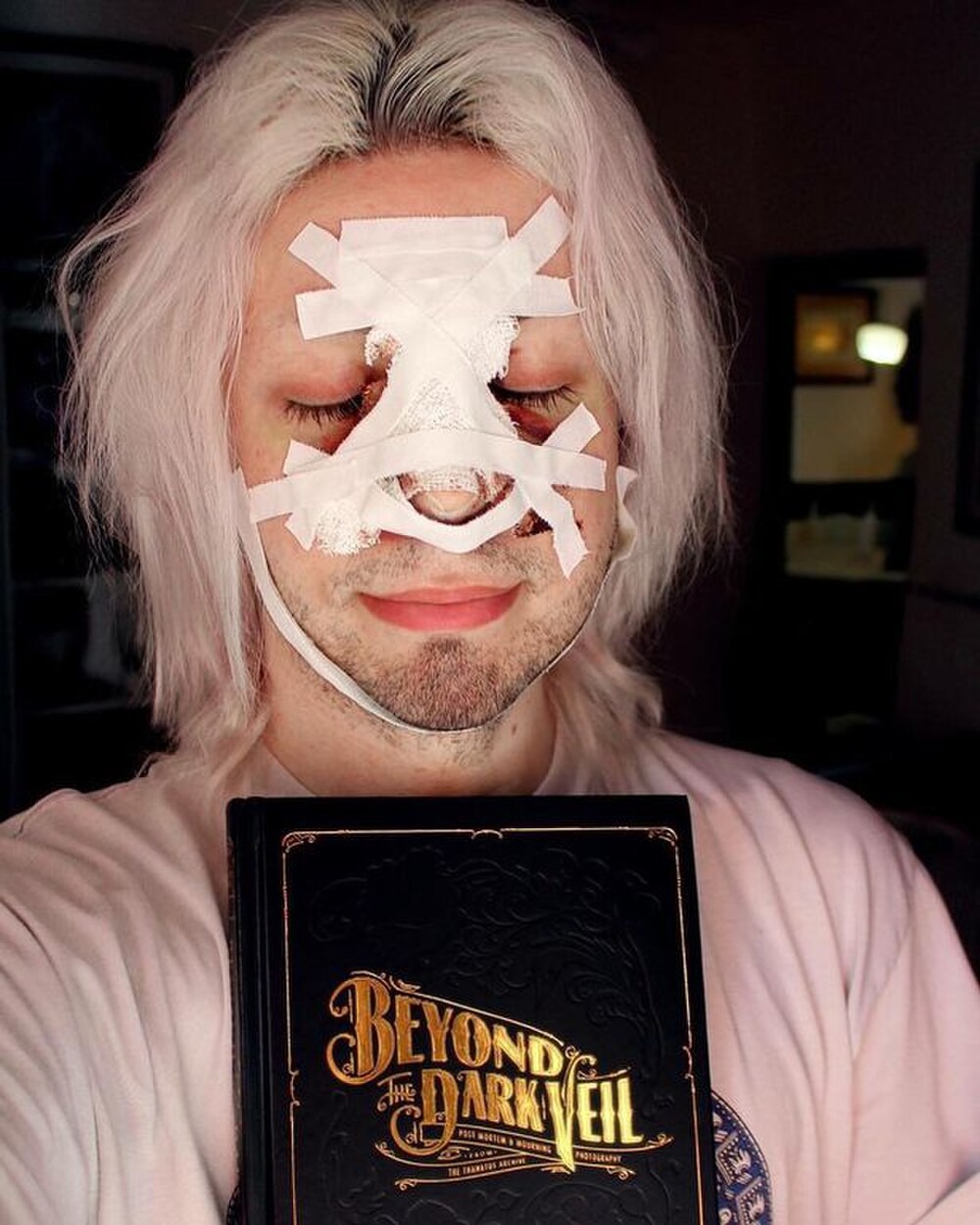 [Chuyện kinh dị có thật] Chàng trai chi hàng tỷ đồng và phẫu thuật hơn 32 lần để cosplay "yêu tinh đời thực"