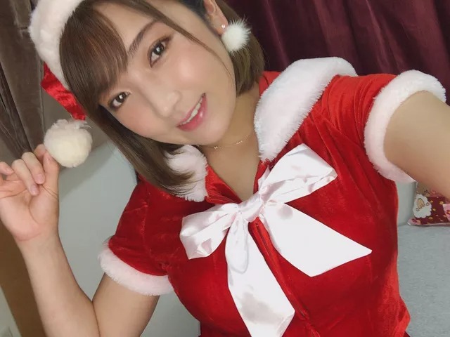 Cựu diễn viên 18+ công bố đang hẹn hò với bạn trai đô vật và nhận về hàng nghìn lời chúc phúc