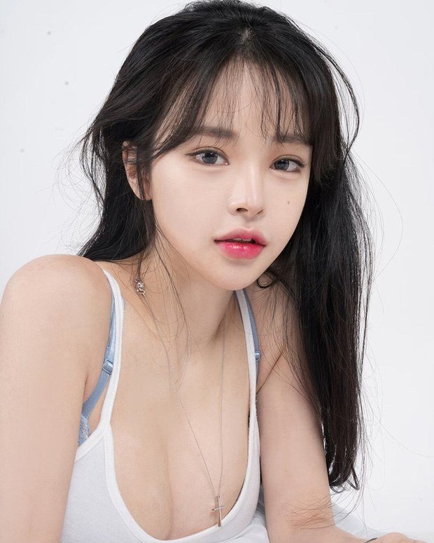 Hot girl bỏ nghề người mẫu nội y để trở thành streamer và kiếm được 1 tỷ VNĐ hàng tháng 