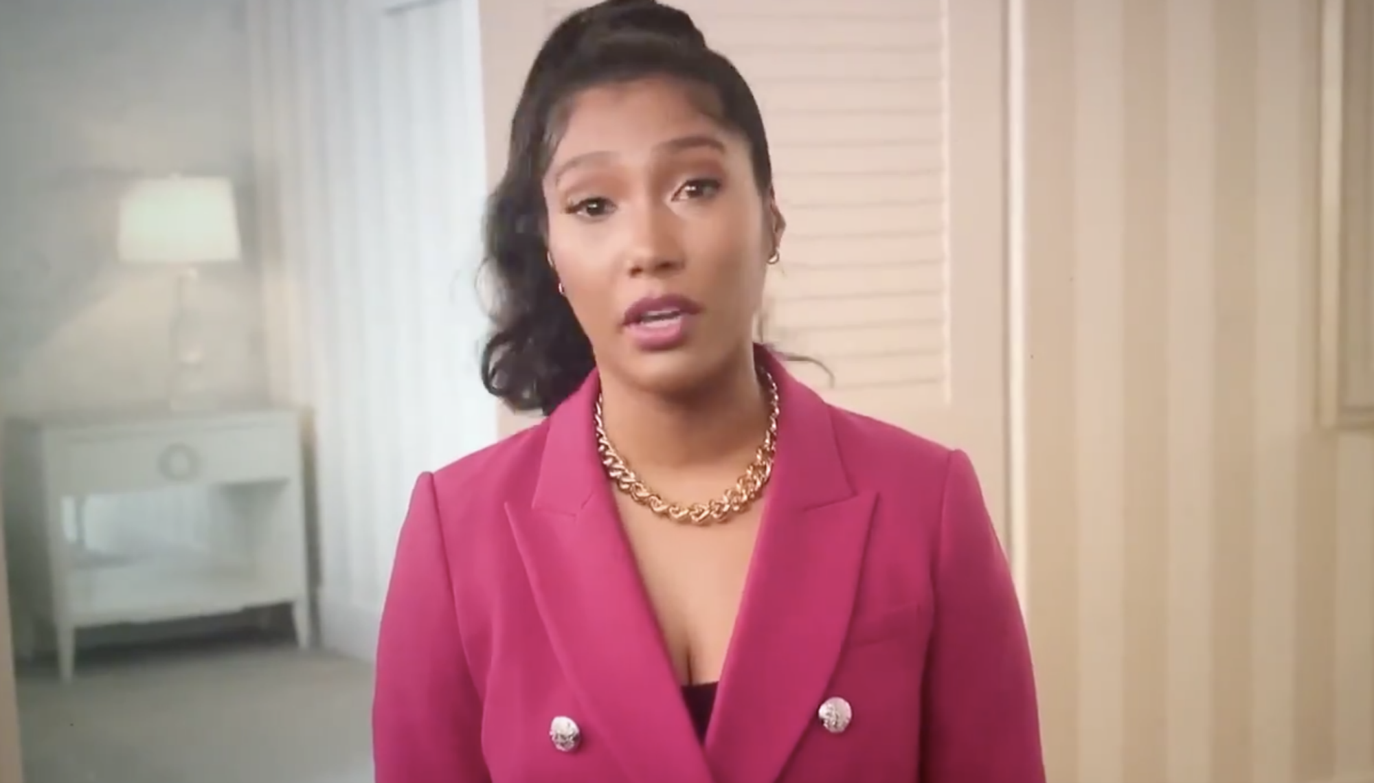 Thay mặt chồng nhận giải Cống hiến, vợ Chadwick Boseman bật khóc nghẹn ngào