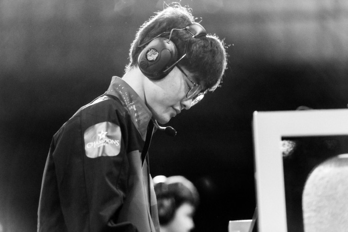 LMHT: Faker liên tục phải đóng quảng cáo khiến cộng đồng hoài nghi về mục đích thực sự của T1