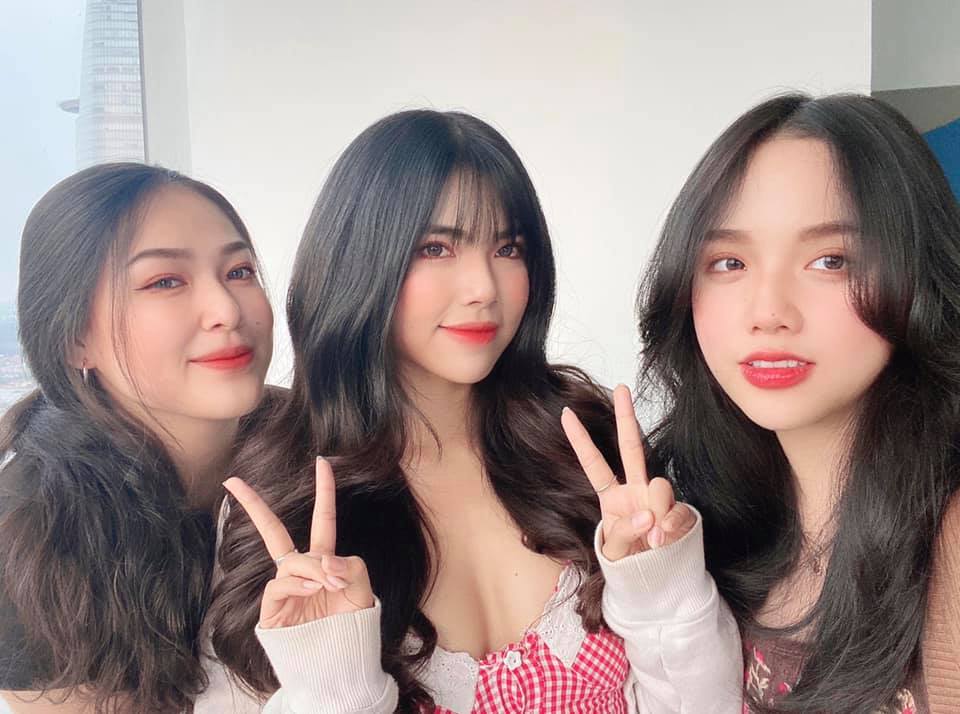 LMHT: Nữ MC mới đăng tải hình ảnh xinh đẹp gợi cảm ngóng chờ VCS Mùa Xuân 2021 khởi tranh