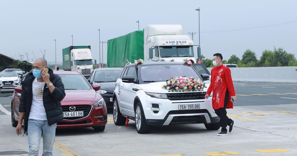Đúng "phút 89" nhà trai đành bất lực quay về, không thể vào Quảng Ninh đón dâu do dịch Covid-19