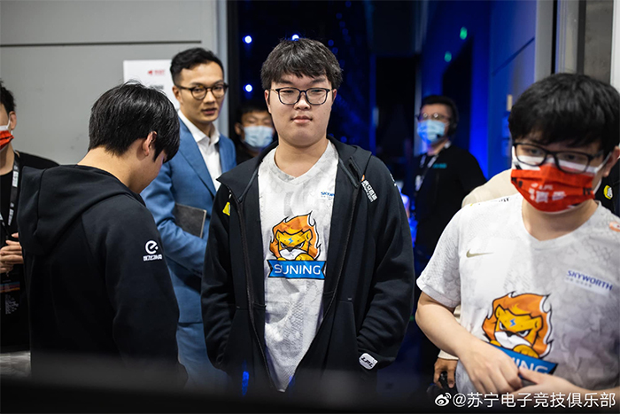 LMHT: Người hâm mộ hoang mang khi xuất hiện tin đồn Suning Gaming nợ lương tuyển thủ