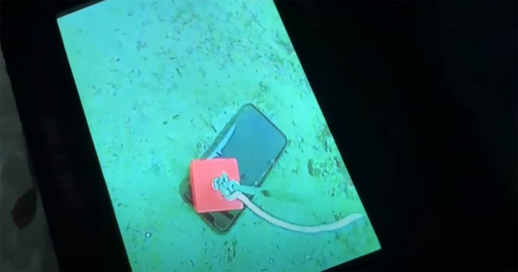 iPhone 11 Pro hoạt động bình thường khi được "ngâm" một tháng dưới dòng sông băng 