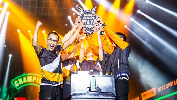 YOMOST ĐẤU TRƯỜNG SINH TỒN MÙA XUÂN 2021: BTS lên ngôi vô địch, bước thẳng vào chung kết giải đấu quốc tế lớn nhất của Free Fire! 