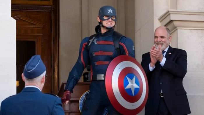 Sao phim Falcon & Winter Soldier chia sẻ về phản diện thực sự của seri