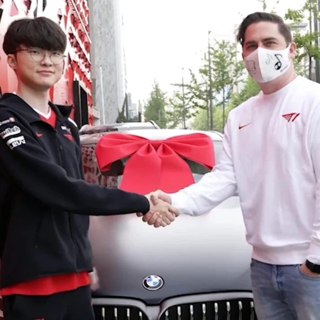LMHT: T1 tặng cho Faker hẳn một chiếc BMW nhân ngày sinh nhật của "Quỷ Vương"