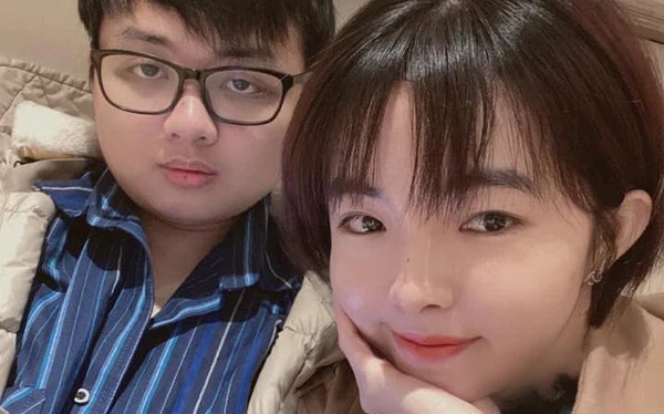 LMHT: Người hâm mộ dành lời khen ngợi cho bạn gái của SofM về cách xử lý drama của bạn trai