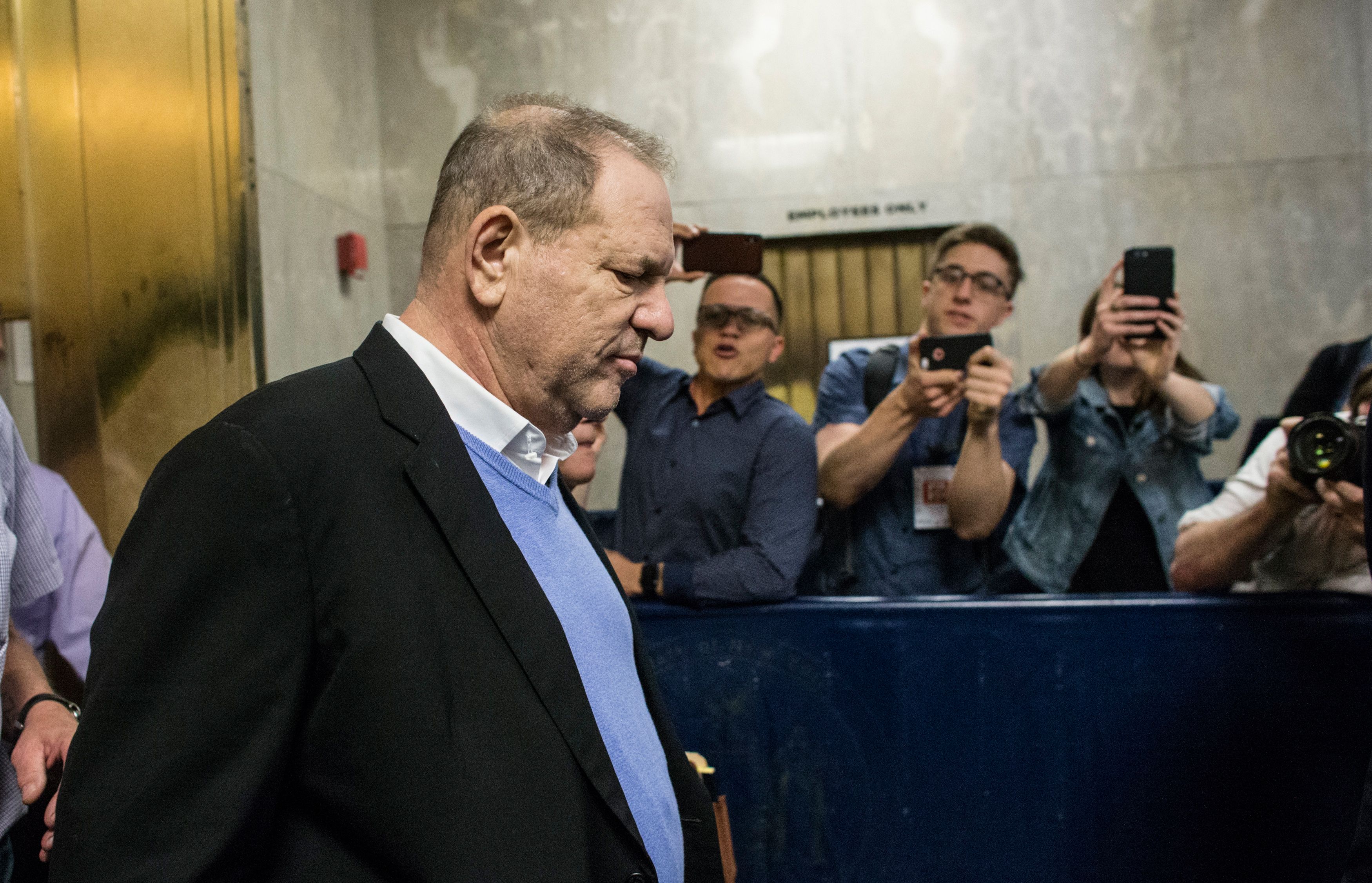 Bê bối tình dục chấn động Hollywood được dựng thành phim