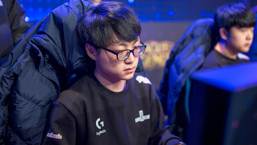 LMHT: ShowMaker phải chuyển xuống chơi Xạ thủ vì bộ đôi đường dưới quá tạ?