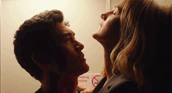 Review phim 18+ Netflix - A Simple Favor: Nữ chính lẳng lơ lên giường với chồng của bạn thân lẫn anh trai 4