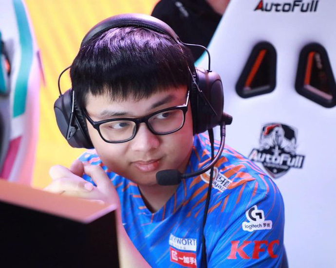 Cộng đồng LMHT Trung Quốc tranh cãi nảy lửa khi SofM bị đưa xuống vị trí Hỗ trợ