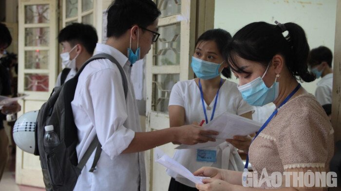 Đề thi và đáp án tốt nghiệp THPT Quốc gia năm 2021 môn Toán