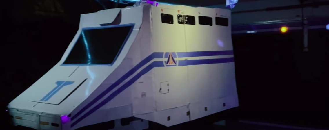 Người cha hệ ghiền phim: Làm hẳn một không gian Star Wars trong chiếc xe tải để con mình vui chơi