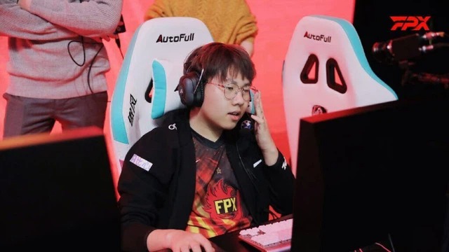 LMHT: Cộng đồng xôn xao khi mà FPX cho phép tuyển thủ từng bán độ quay lại đội tuyển