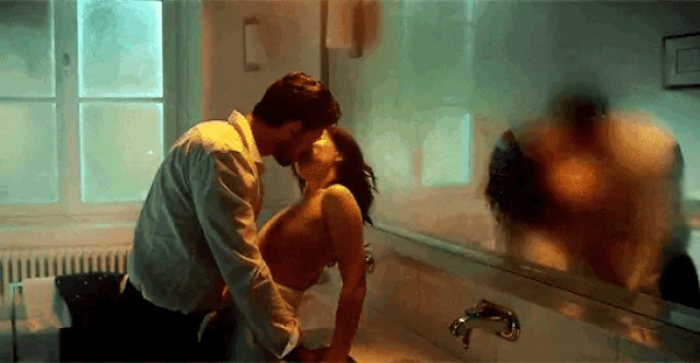 Vì sao khán giả dần bội thực trước những bộ phim ngập cảnh nóng trên Netflix? 2