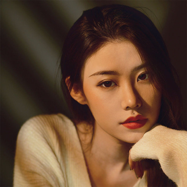 Cô nàng hot girl nổi tiếng mắc bệnh hiểm nghèo, khuyên nhủ fan không nên thức quá khuya