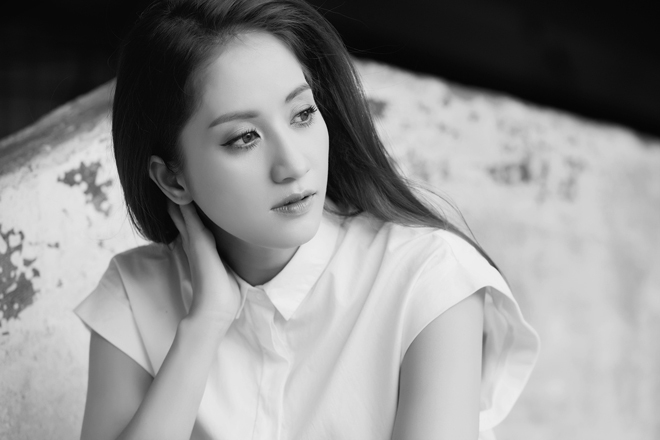 Drama Khánh Thi Livestream giữa đêm bật khóc trong bóng tối khiến người hâm mộ sợ chết khiếp