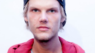 Tim Bergling là ai ? Nghệ danh là  Avicii - DJ hàng đầu của Thụy điển
